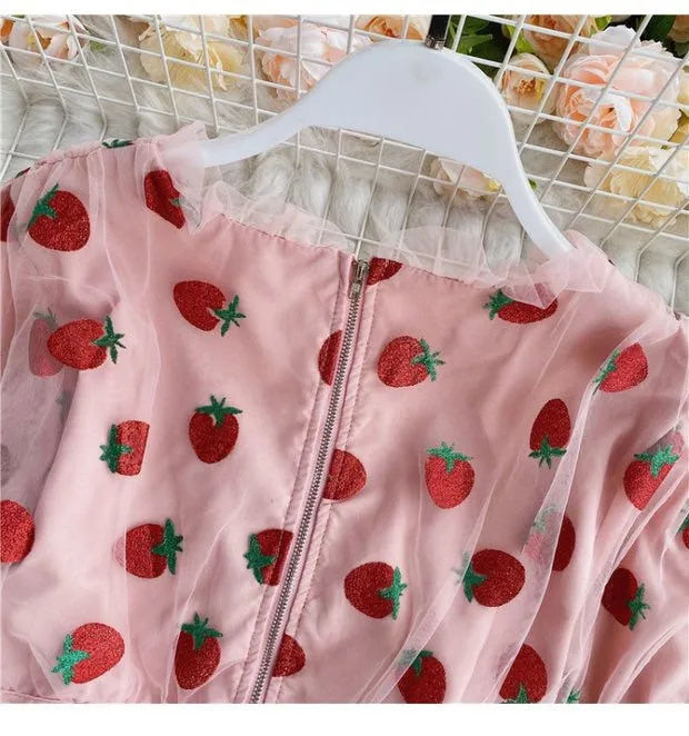 SWEET STRAWBERRY V-COLLAR SHIRT BY96333